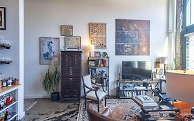 Elegant Downtown Memphis Loft - Walk To Beale St!